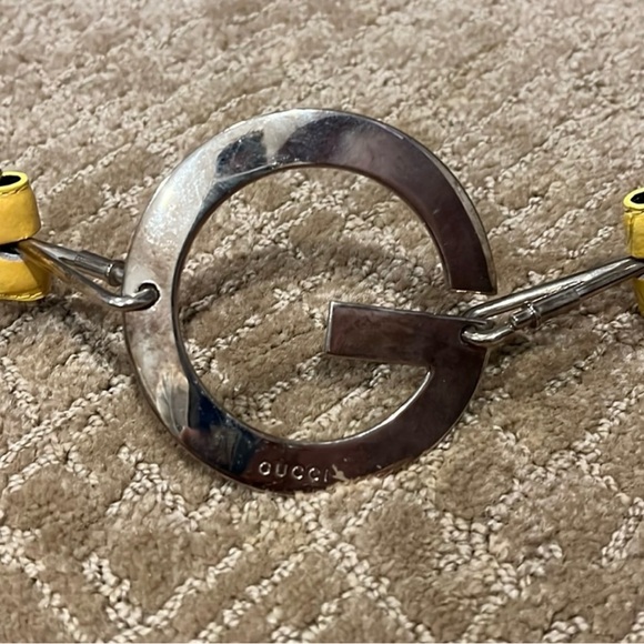 Gucci, vintage belt, yellow strap, and there is a black scratch on it - Picture 2 of 8